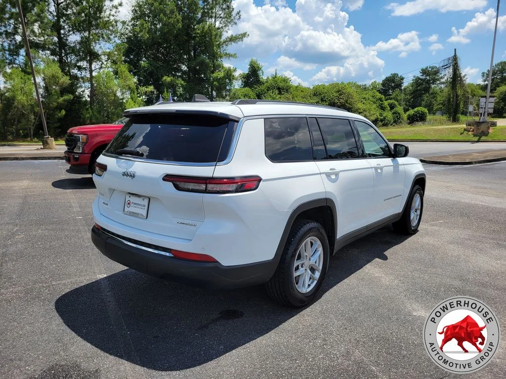 Used 2023 White Jeep Laredo image 5