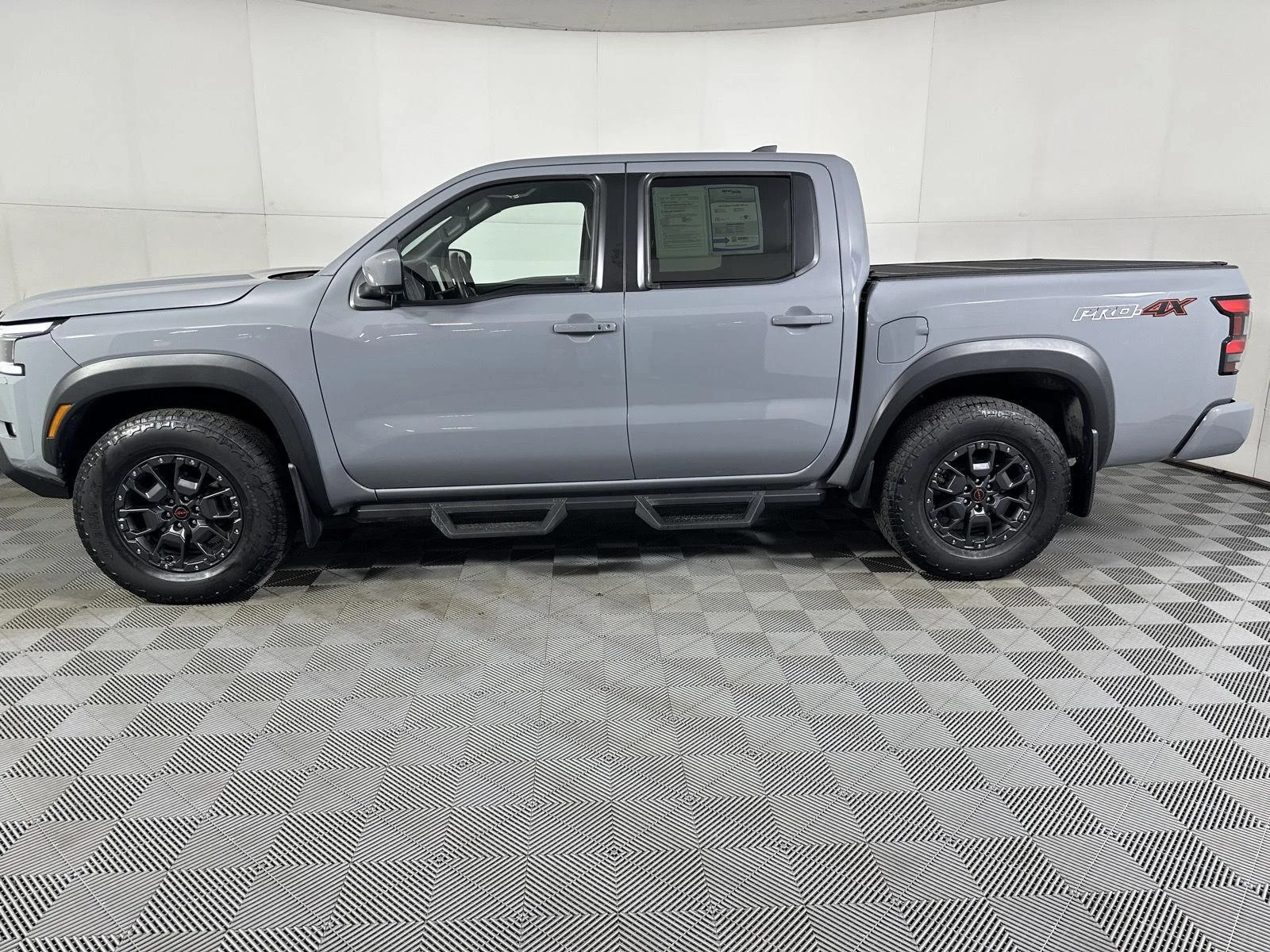 Used 2023 Boulder Gray Pearl Nissan PRO-4X image 17