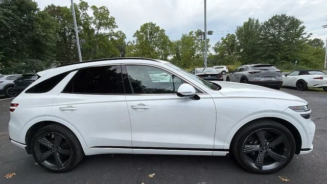 Used 2023 White Genesis 2.5T image 4
