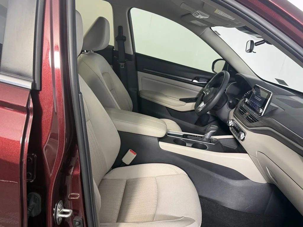 Certified Used 2025  Nissan 2.5 SV image 28