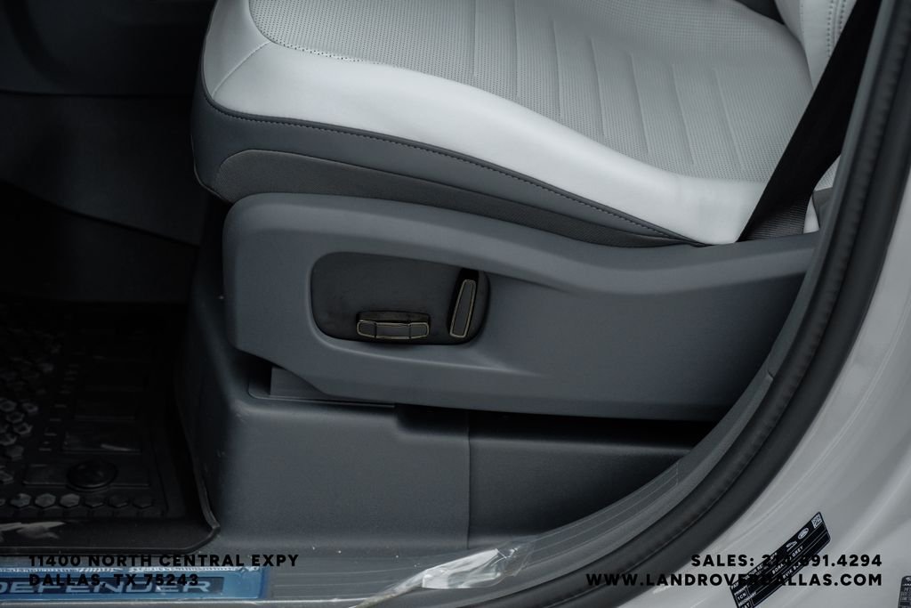 New 2026 Borasco Grey Metallic Land Rover OCTA image 37