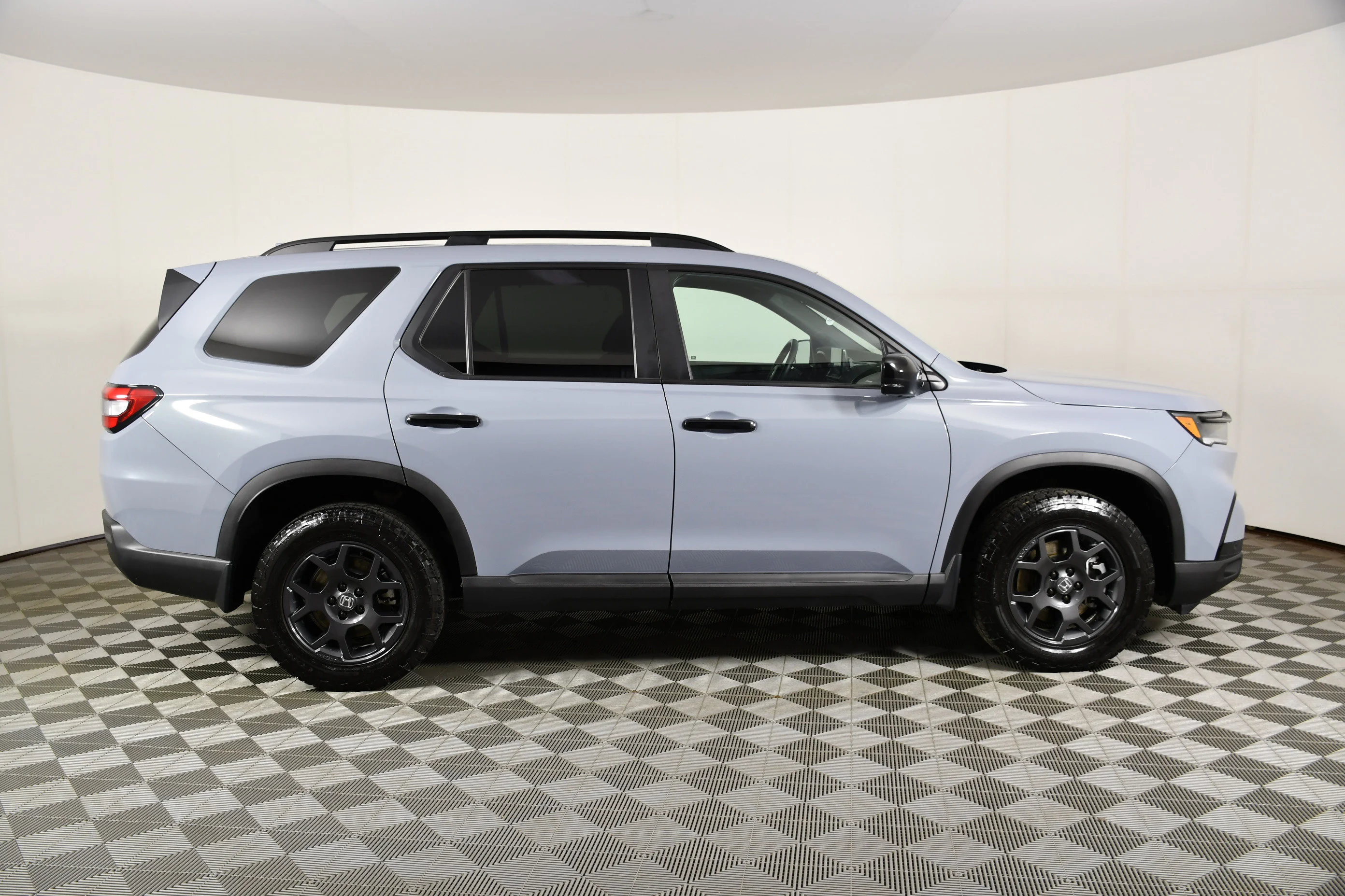 Used 2025 Sonic Gray Pearl Honda TrailSport image 5