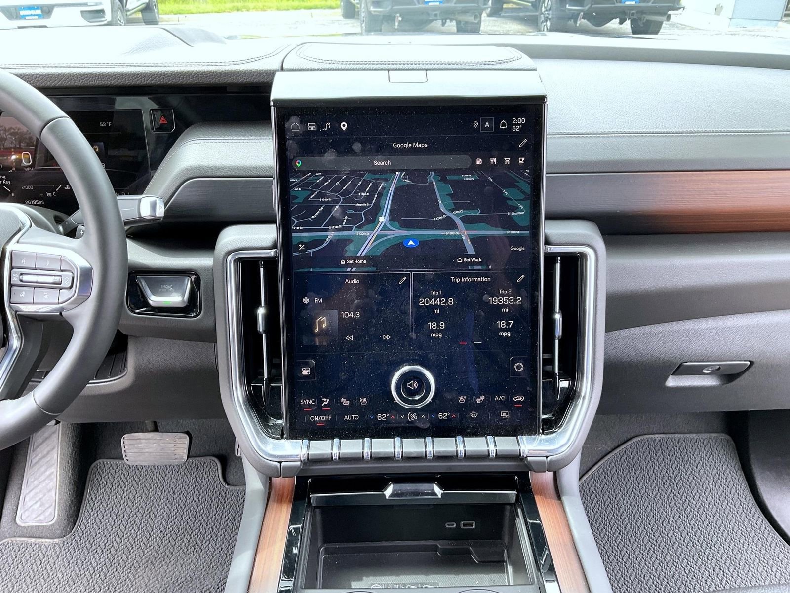 2025 GMC Yukon XL Denali - Photo 13