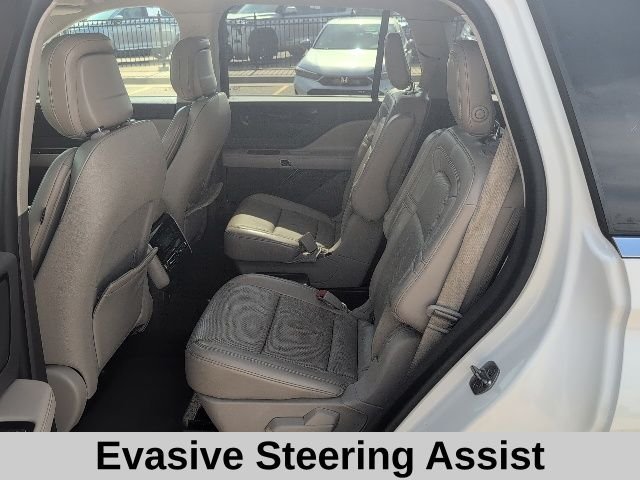 Used 2020 White Metallic Lincoln Reserve image 13