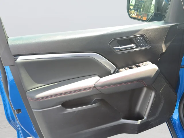 Used 2023 Blue Chevrolet Z71 image 23