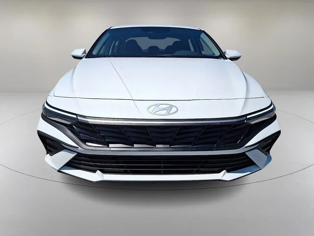 New 2026 White Hyundai SE image 2