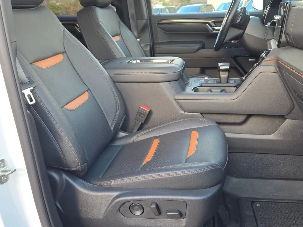 Used 2022 White GMC AT4 image 7