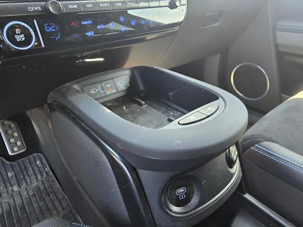 Used 2025 Atlas White Hyundai Base (A1) image 21