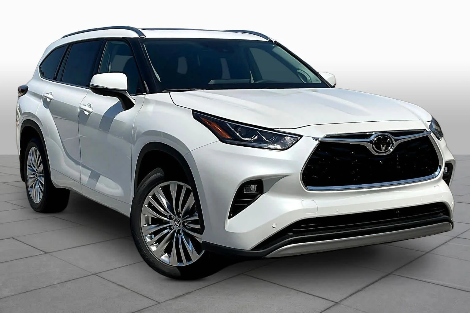New 2026 Wind Chill Pearl Toyota Platinum image 2
