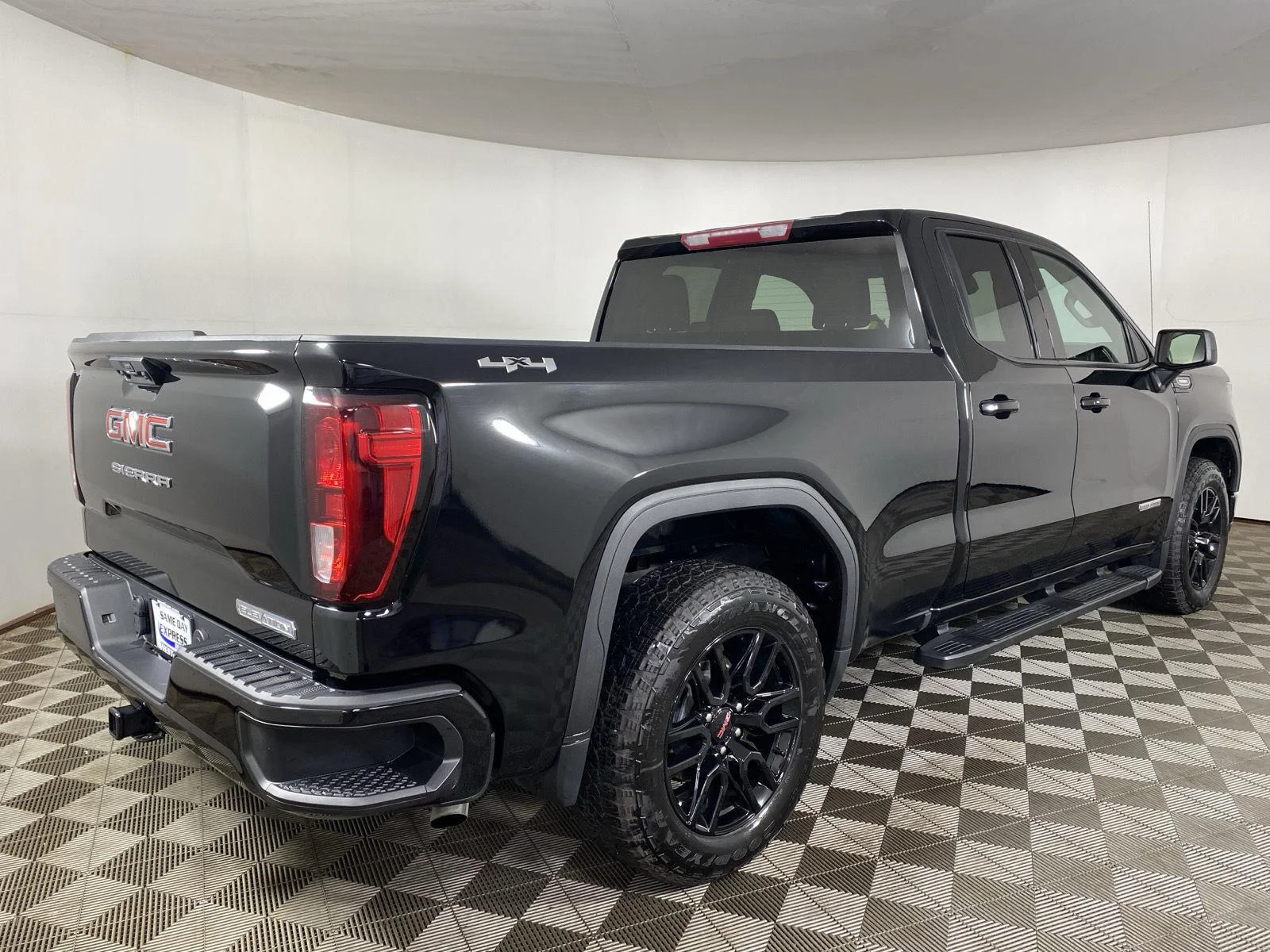 Used 2024 Onyx Black GMC Elevation image 7
