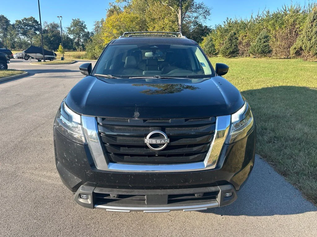 Used 2022 Black Nissan SL image 2