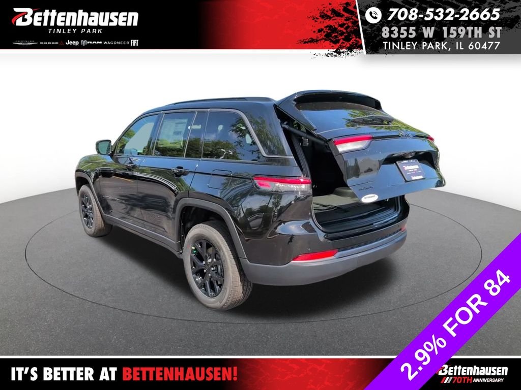 New 2026 Diamond Black Crystal Pearl-Coat Exterior Paint Jeep Altitude image 11