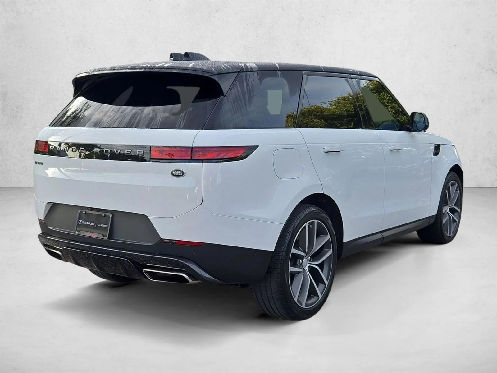 Used 2023 Fuji White Land Rover SE image 5