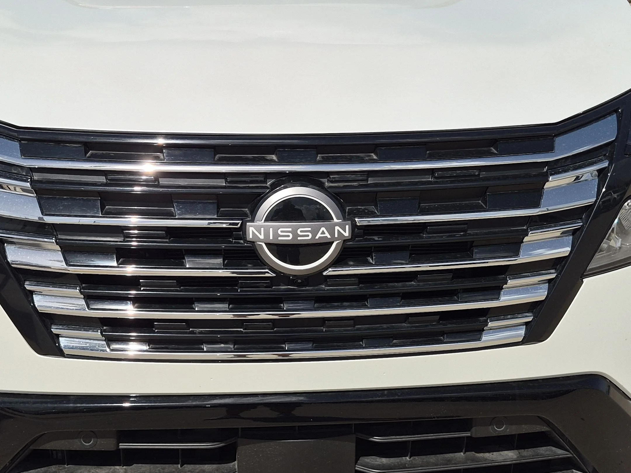 Used 2026 Everest White Pearl Tricoat Nissan Platinum image 9