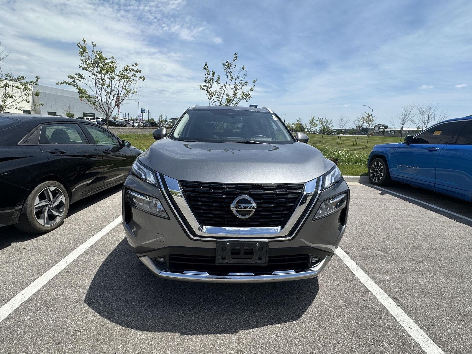Used 2021 Gun Metallic Nissan Platinum image 5