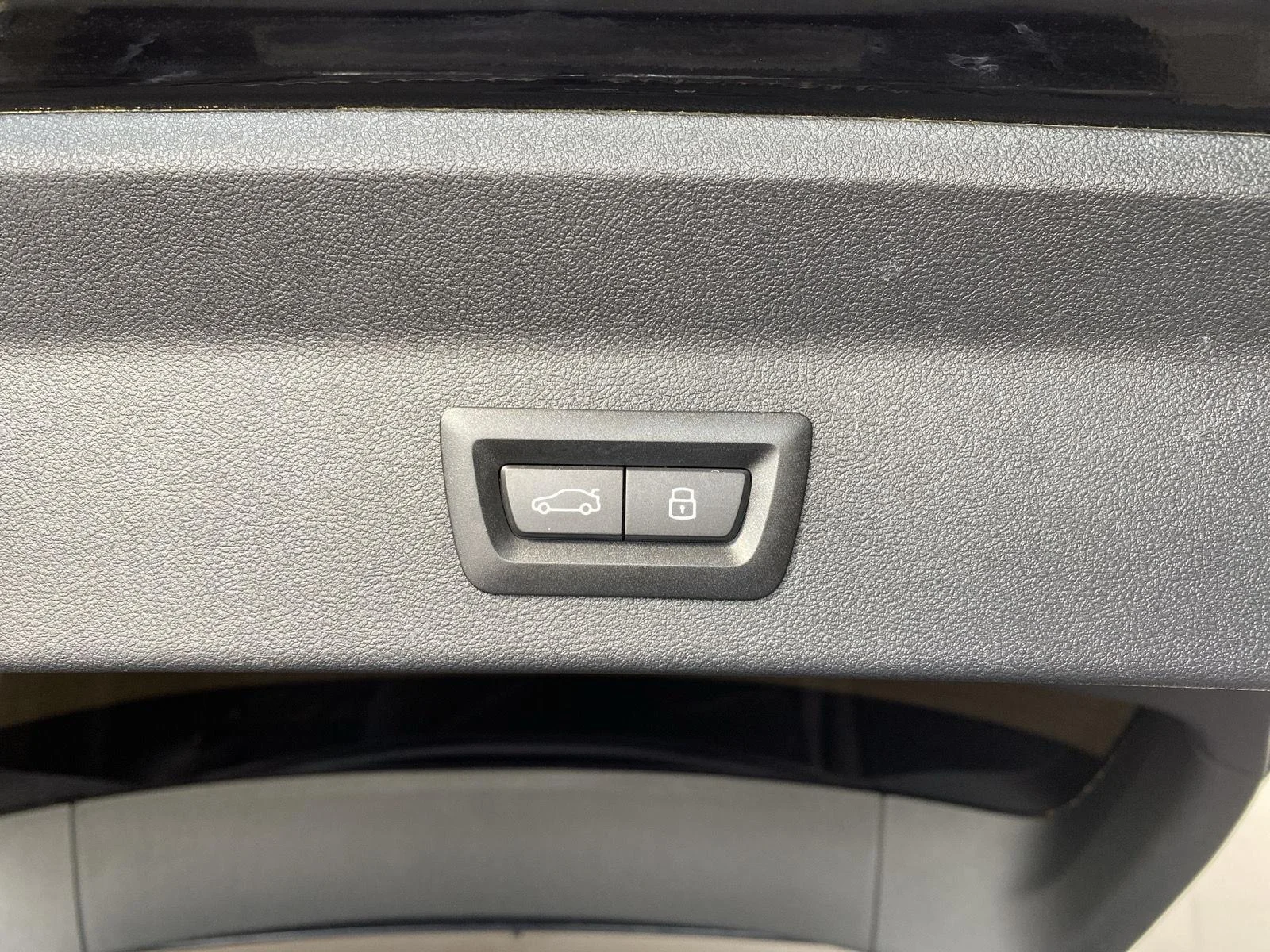 Used 2024 Carbon Black Metallic BMW xDrive30i image 17