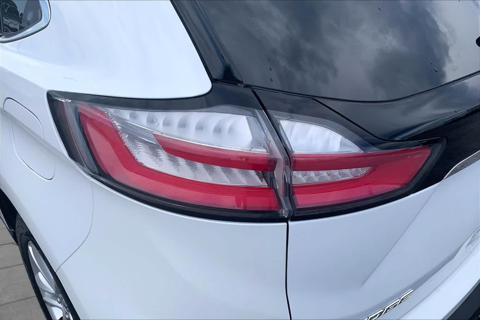 Used 2019 Oxford White Ford SEL image 29