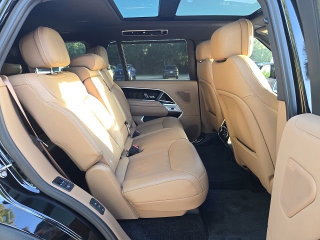 Used 2024 Black Land Rover SE image 11