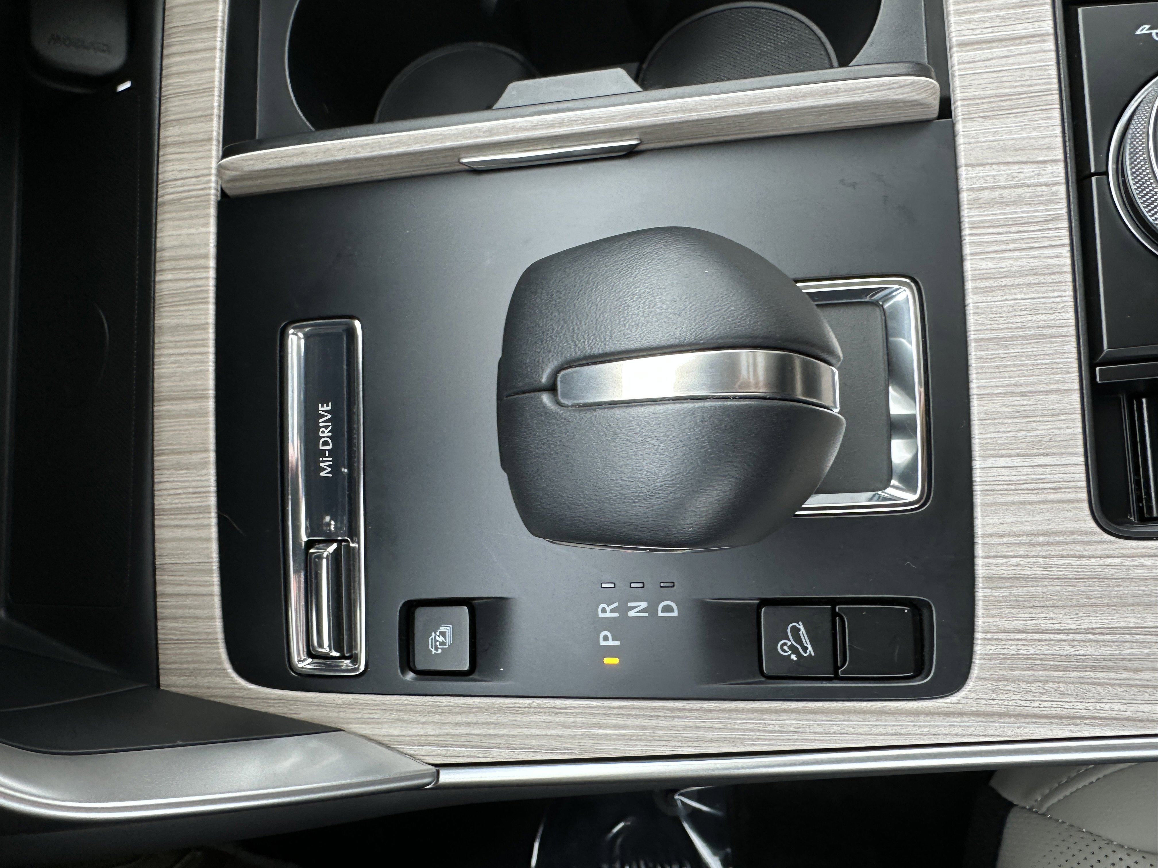 Used 2025 Rhodium White Premium Mazda Premium image 39