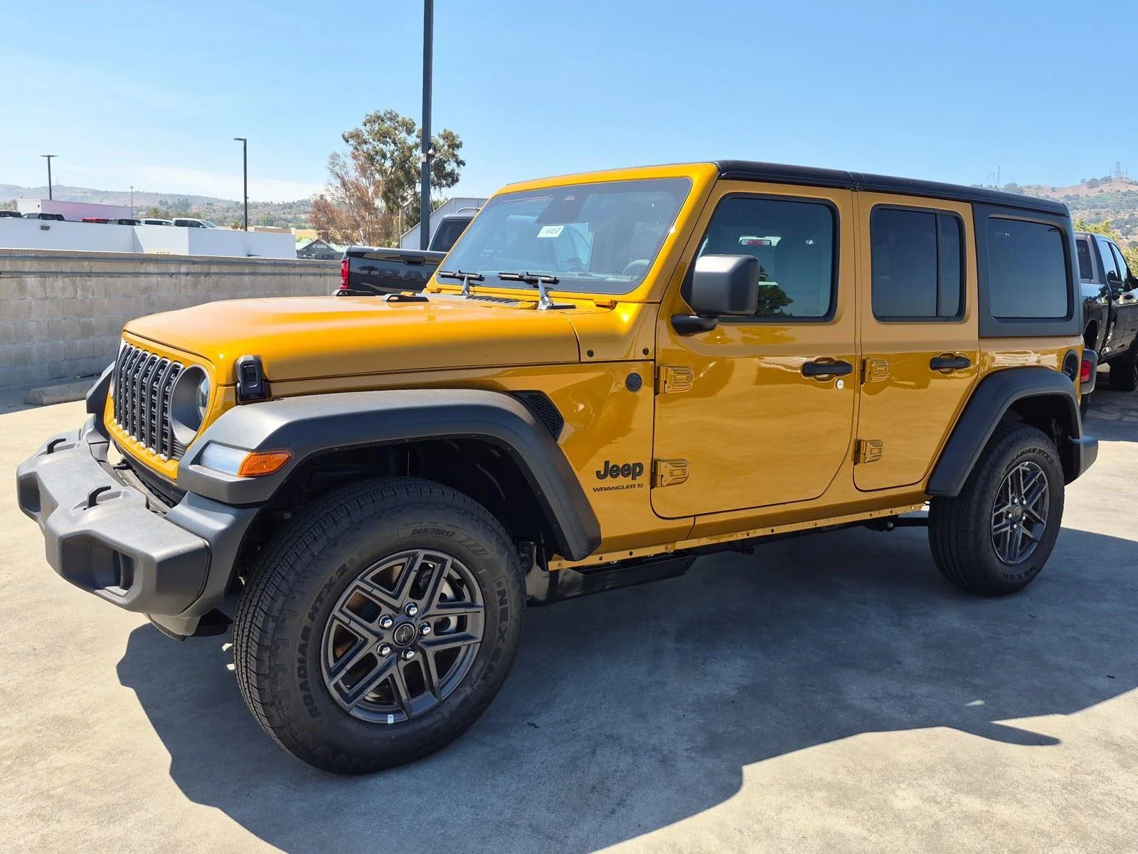 New 2026 Goldilocks Exterior Paint Jeep Sport S image 3