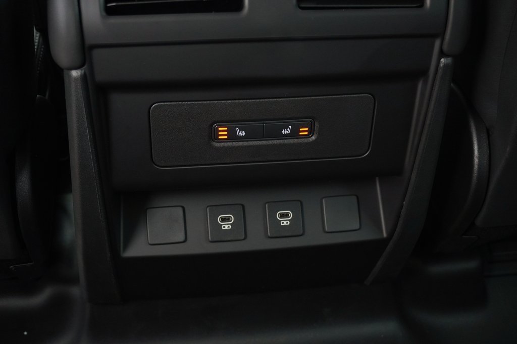 2025 LAND ROVER DEFENDER - Image 32