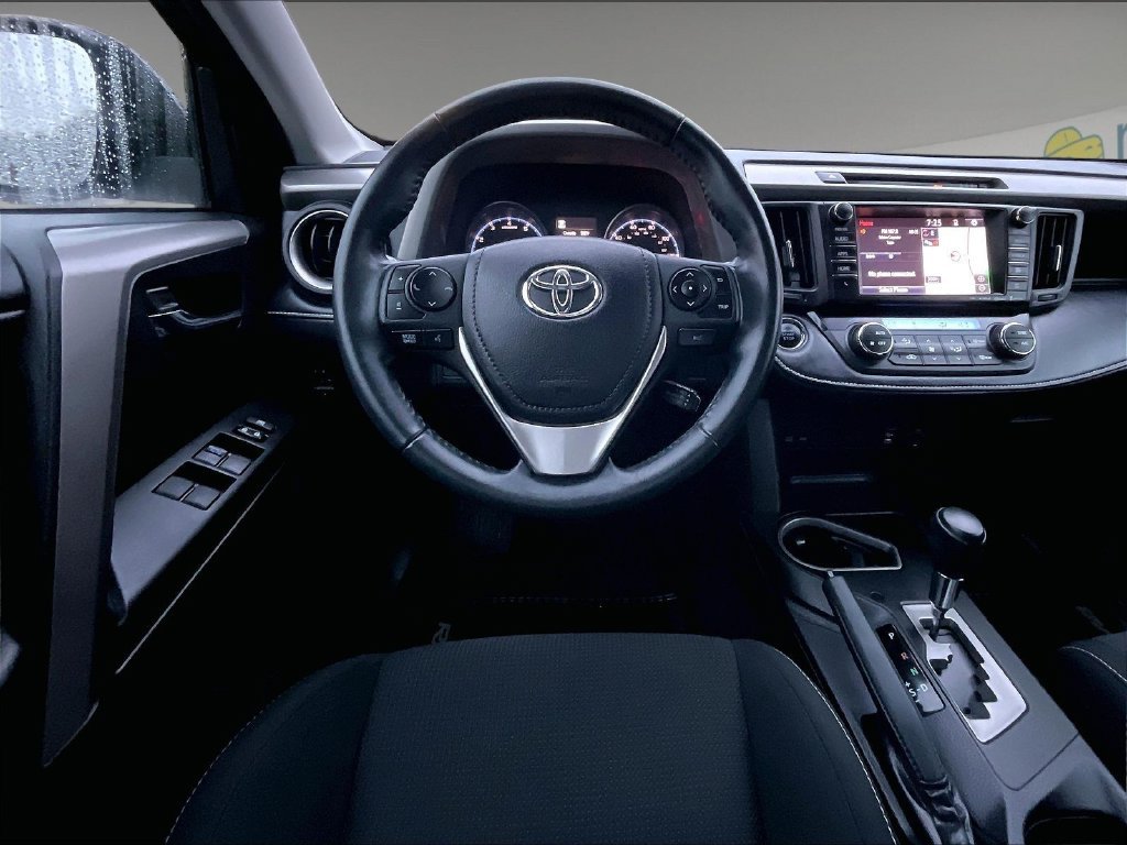 Used 2018 Black Currant Toyota XLE image 15