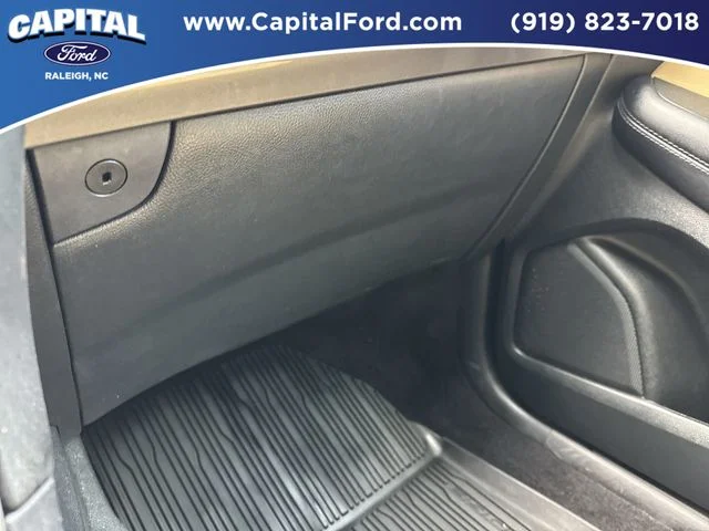 Used 2023 White Ford SEL image 27