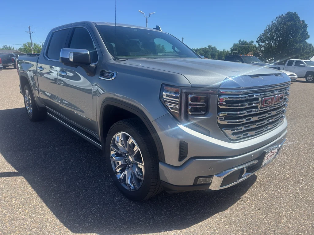 Used 2025 Sterling Metallic GMC Denali image 4