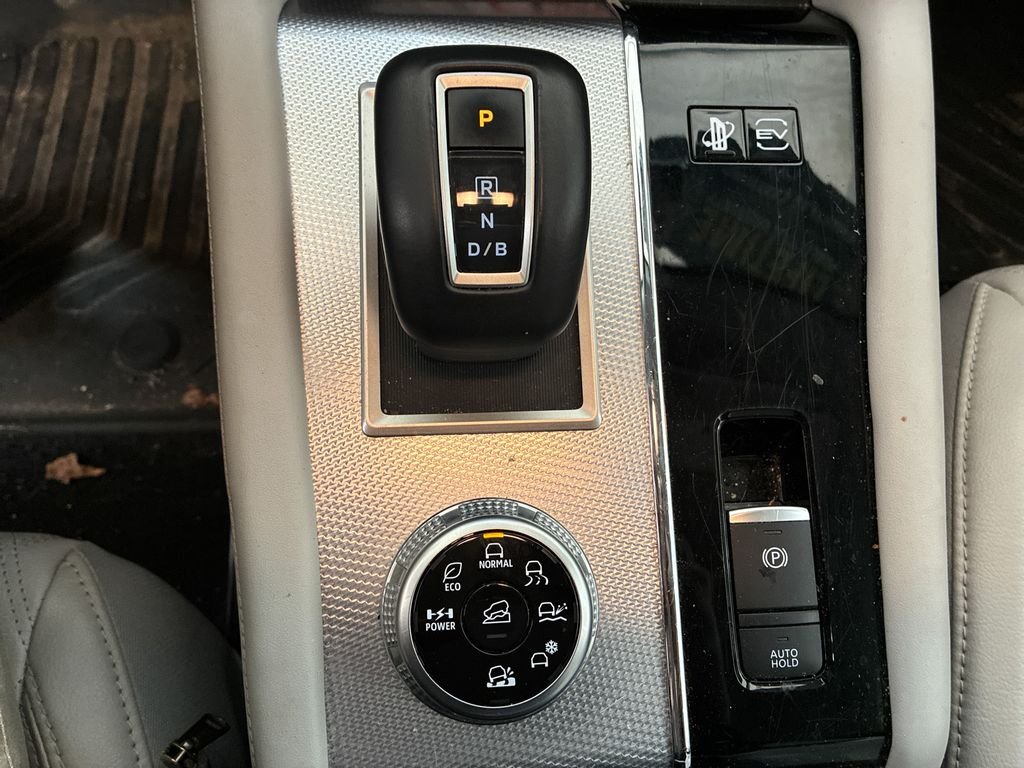 Used 2024 White Mitsubishi SEL image 23