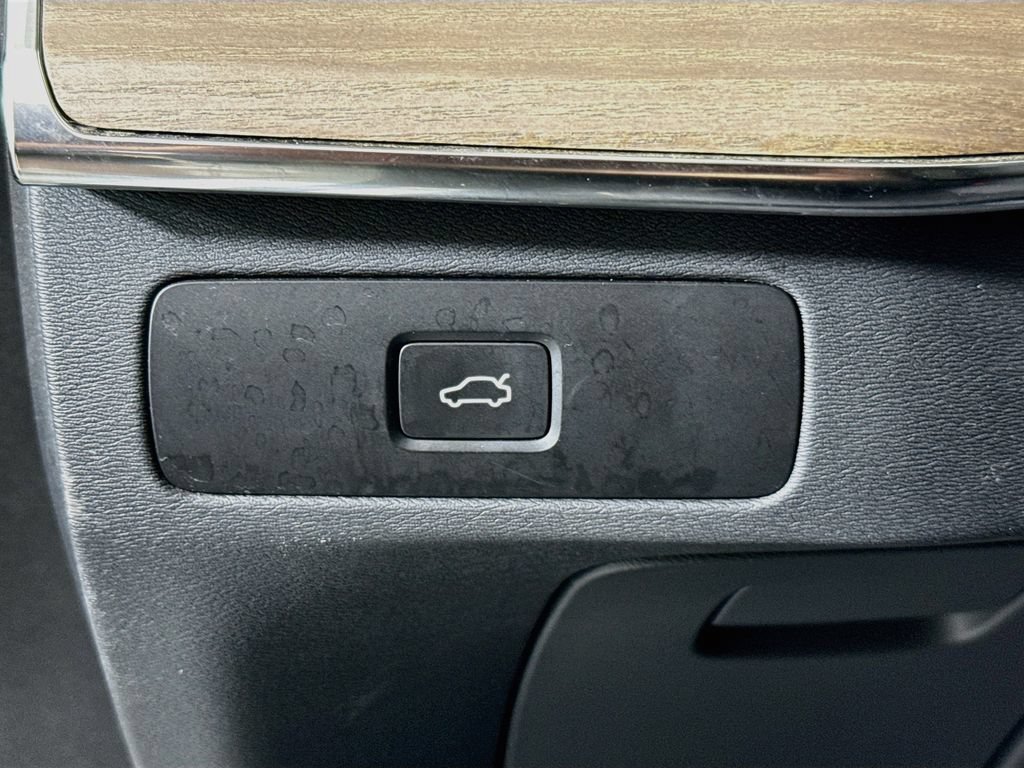 Used 2025 White Volvo Plus image 10