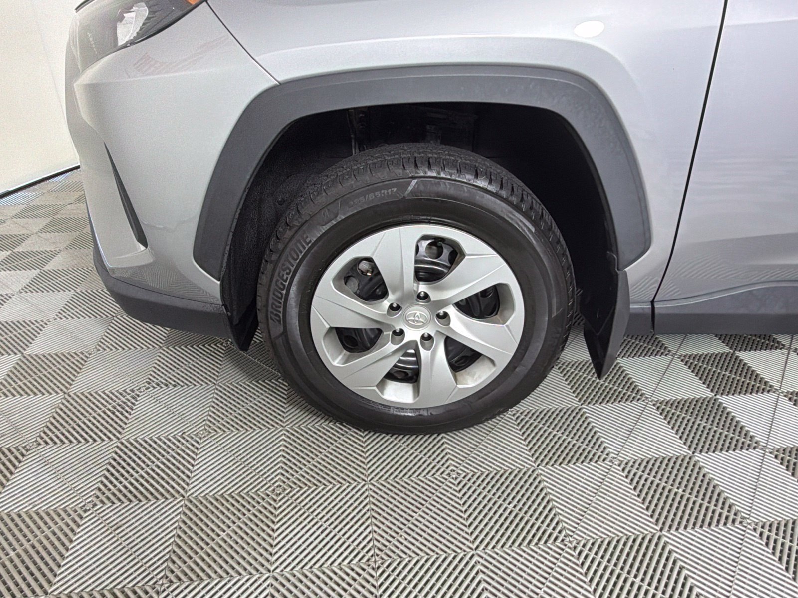 Used 2022 Silver Toyota LE image 26