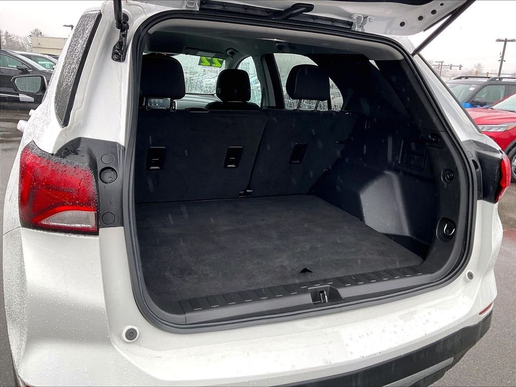 Used 2022 White Chevrolet LT image 33