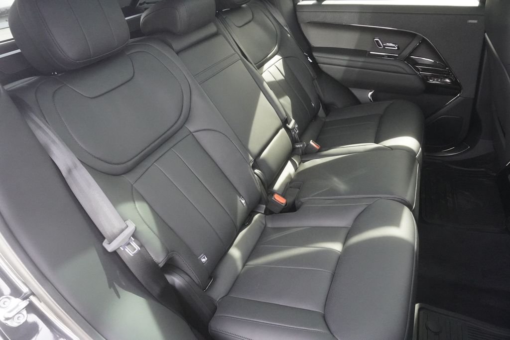 New 2026 Carpathian Grey Land Rover SE image 27
