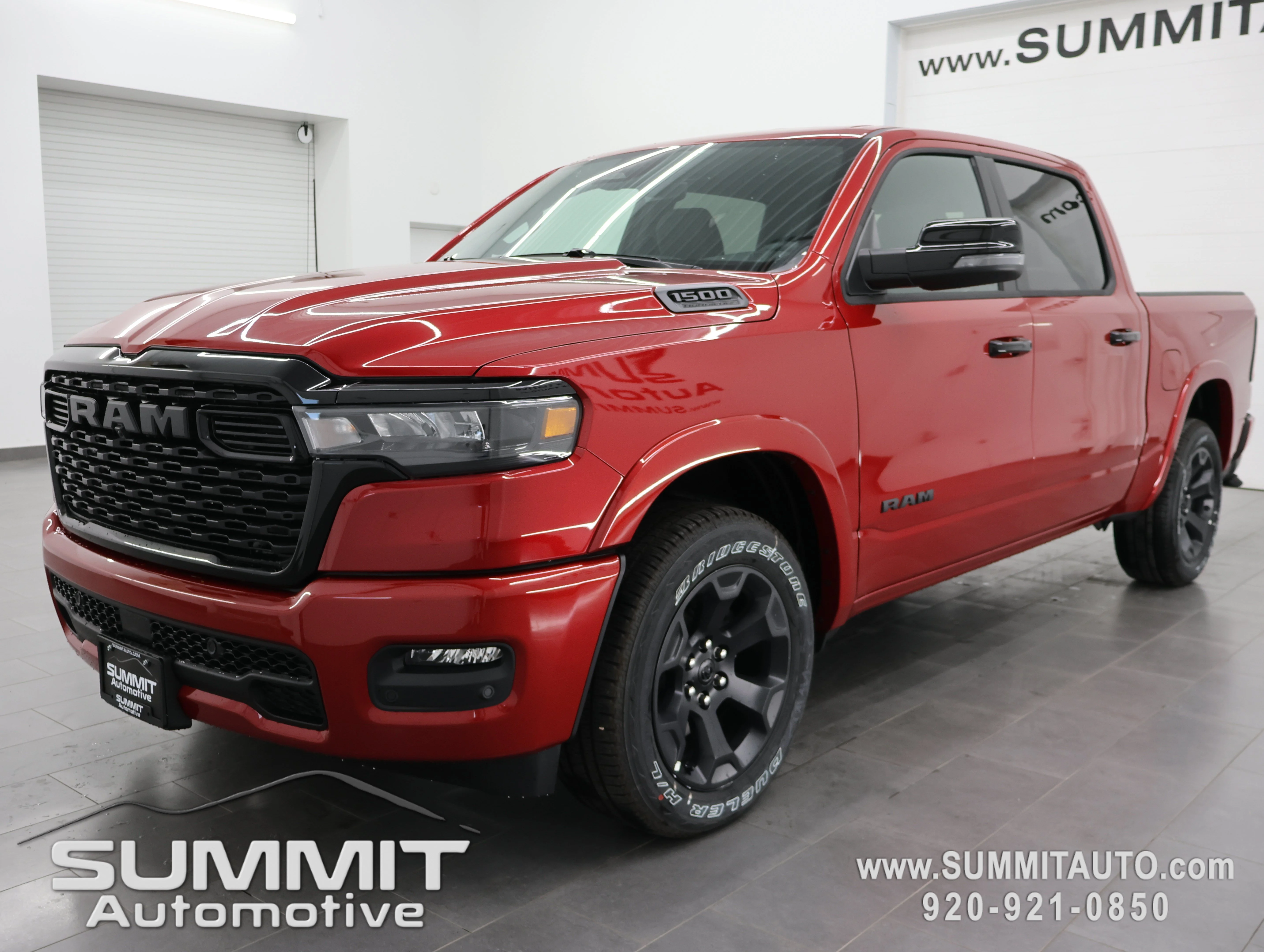New 2026 Molten Red Pearl-Coat Exterior Paint RAM Big Horn/Lone Star image 7