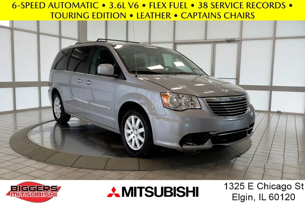2015 Chrysler Town & Country Touring's photo