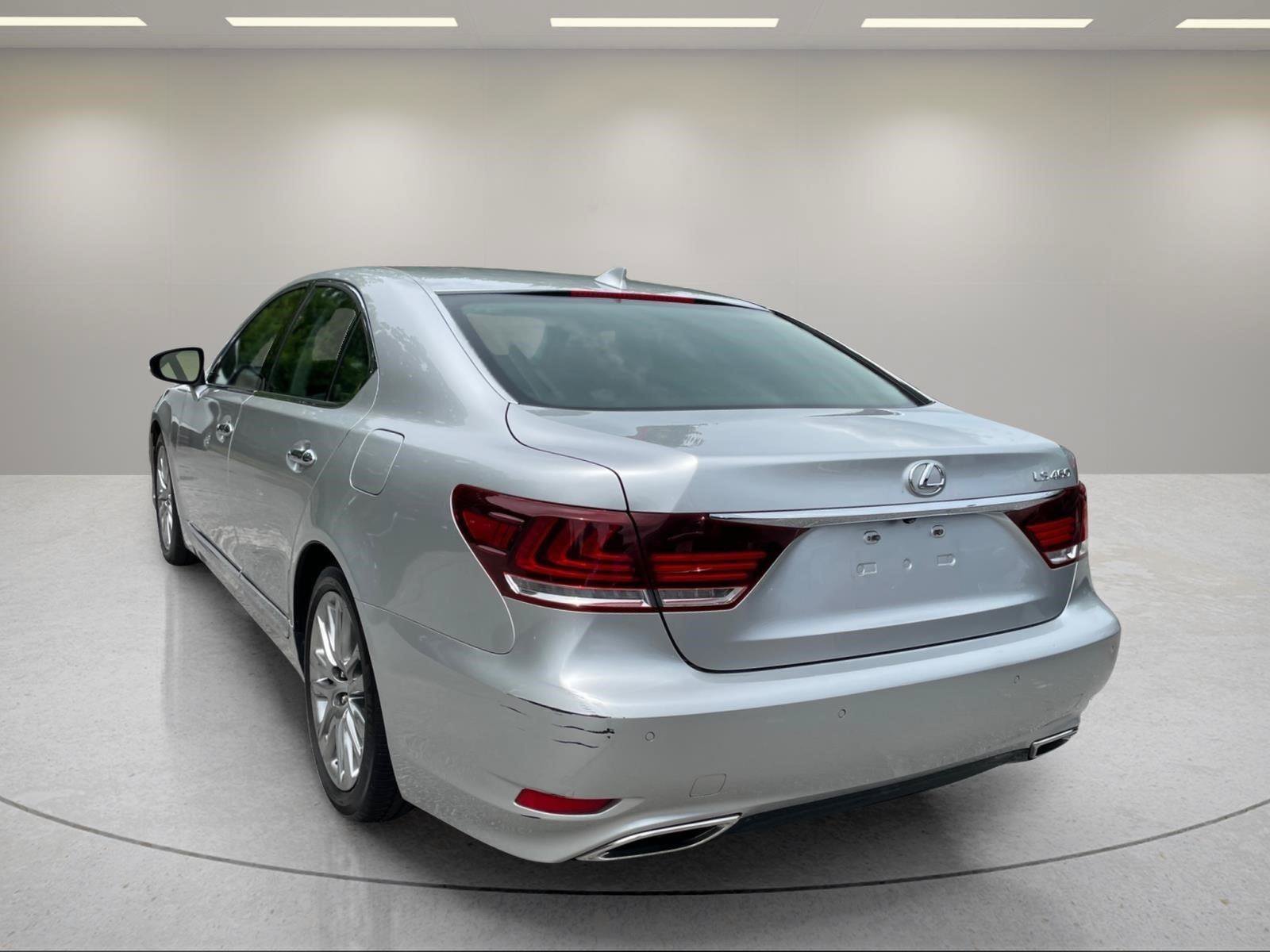 Used 2015 Liquid Platinum Lexus  image 3