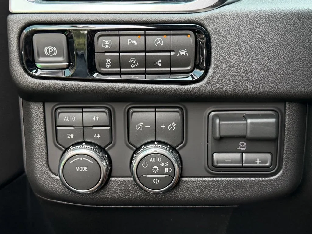 2026 GMC Yukon XL Denali - Photo 10