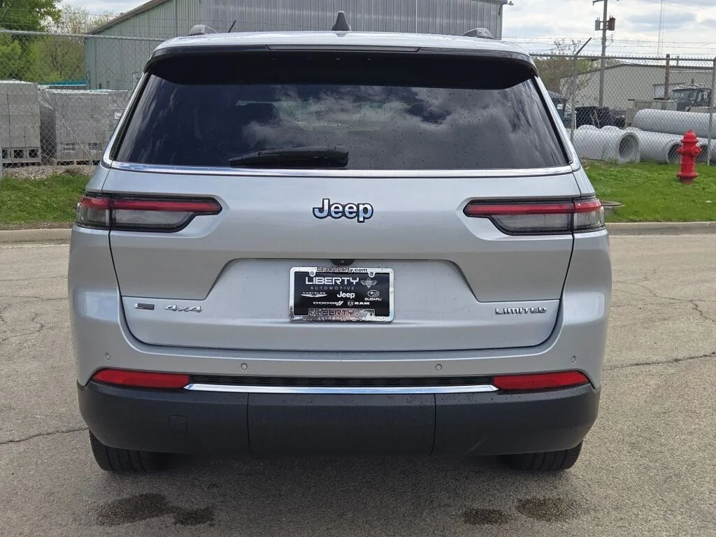 Used 2021 Silver Jeep Limited image 14