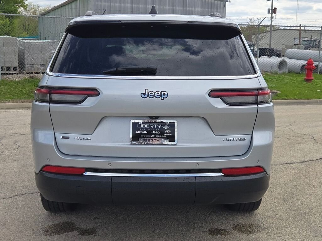 Used 2021 Silver Jeep Limited image 14