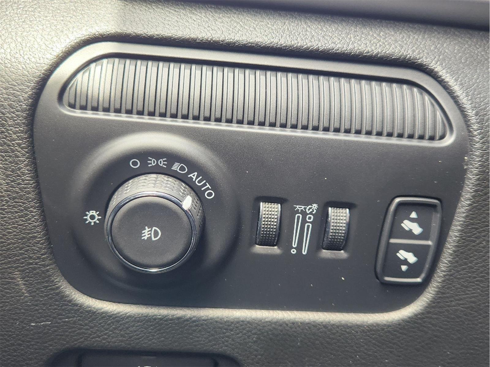 2022 Jeep Wagoneer photo 23 of 35