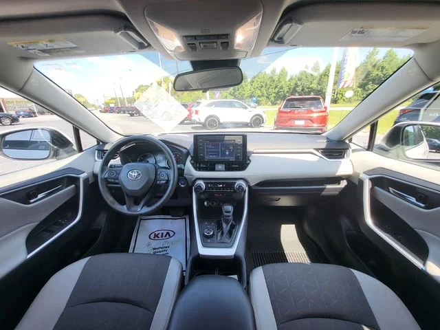 Used 2022 White Toyota XLE image 15