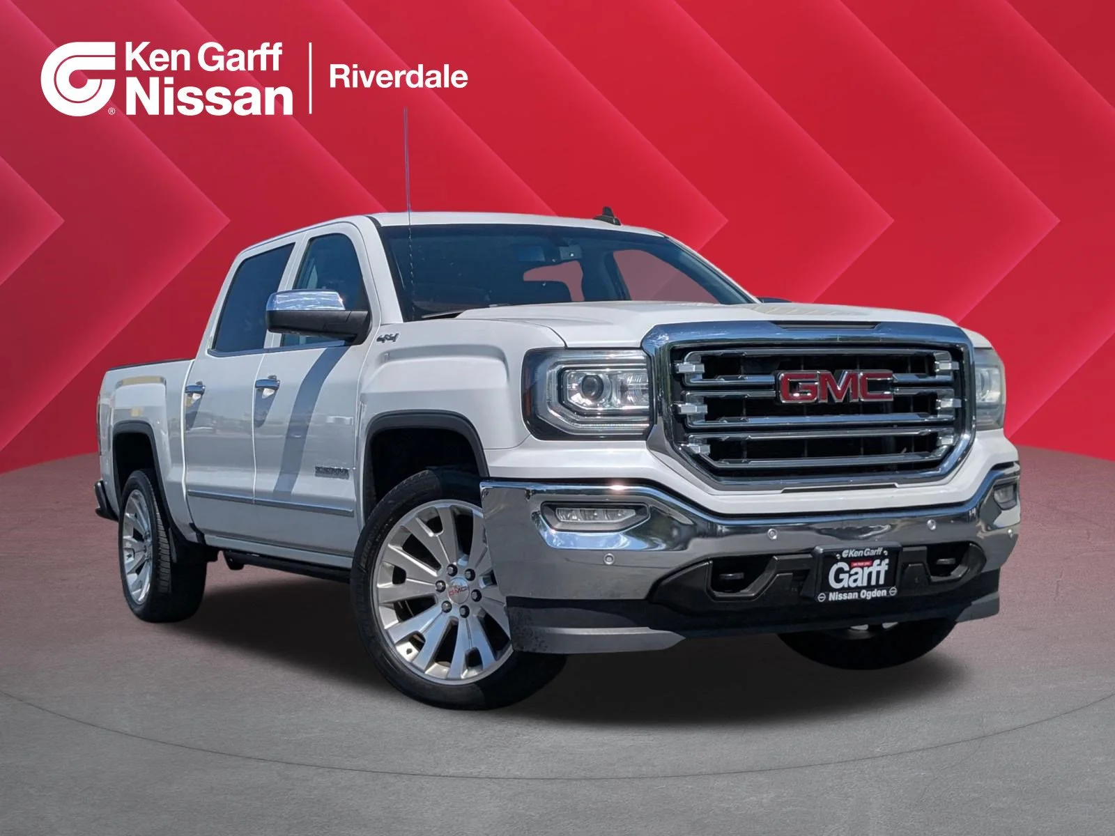 2016 GMC Sierra 4WD Crew Cab Short Box SLT w/R8J's photo