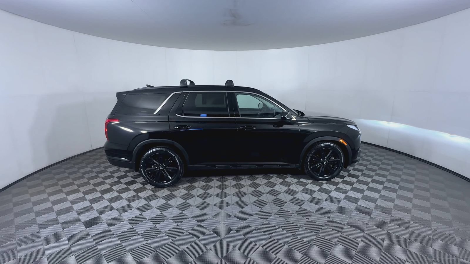 Used 2025 Abyss Black Pearl Hyundai XRT image 9