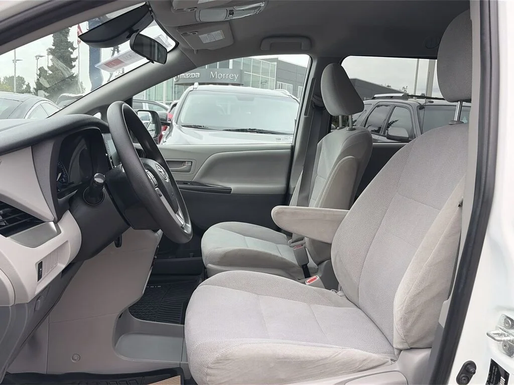 Used 2020 Super White Toyota 7-Passenger V6 Dilawri Certified   Local BC   Spac image 19