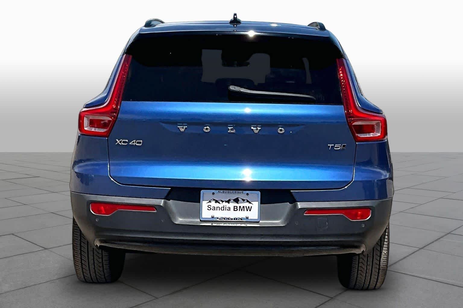 Pre-Owned 2021 Volvo XC40 R-Design