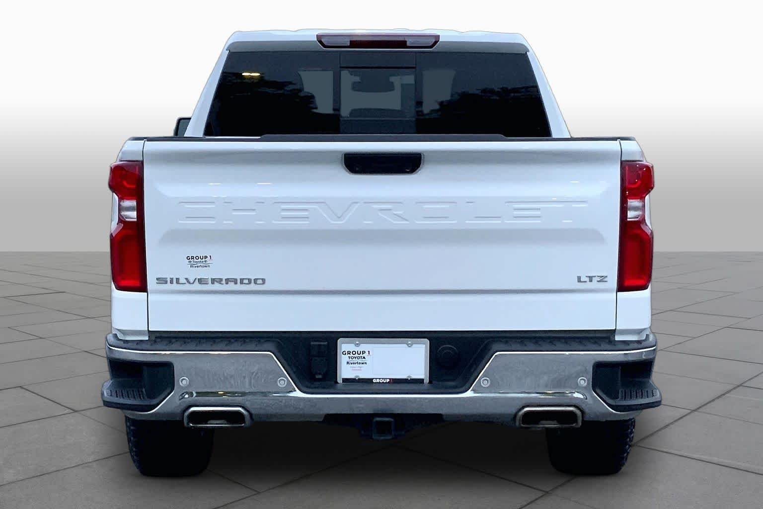 Used 2025 Summit White Chevrolet LTZ image 5