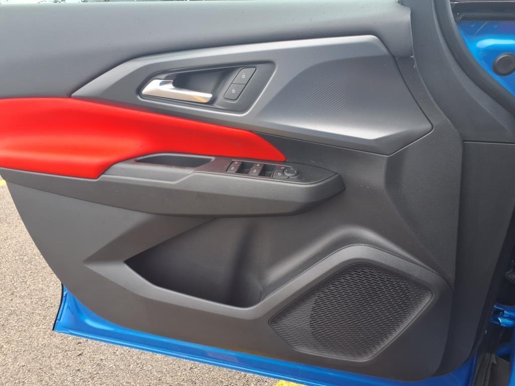 2025 Chevrolet Equinox EV RS - Photo 11