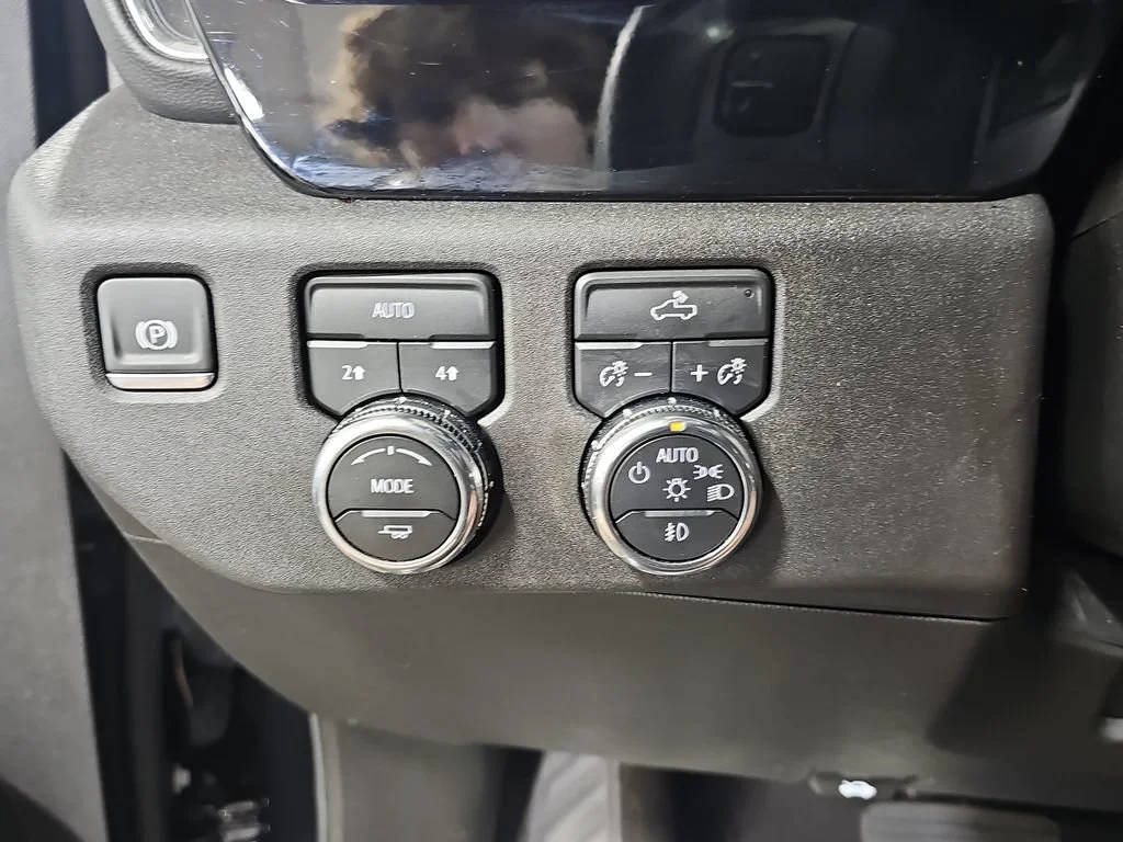 Certified Used 2025 Onyx Black GMC Elevation image 31