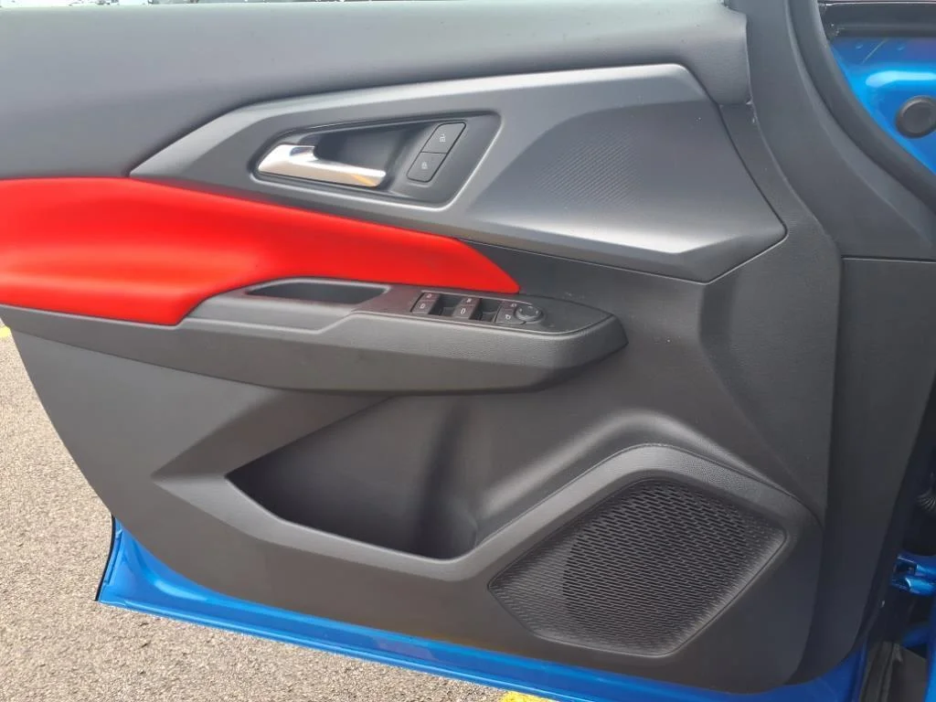 2025 Chevrolet Equinox EV RS - Photo 11