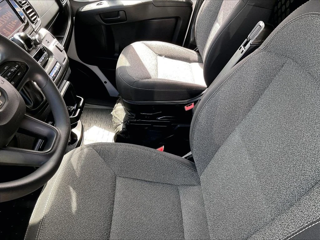 Used 2025 White Ram Base image 20